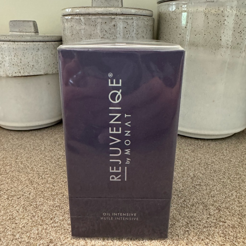 Monat Rejuvenique Oil Intensive Special Purple Birthday Bottle.